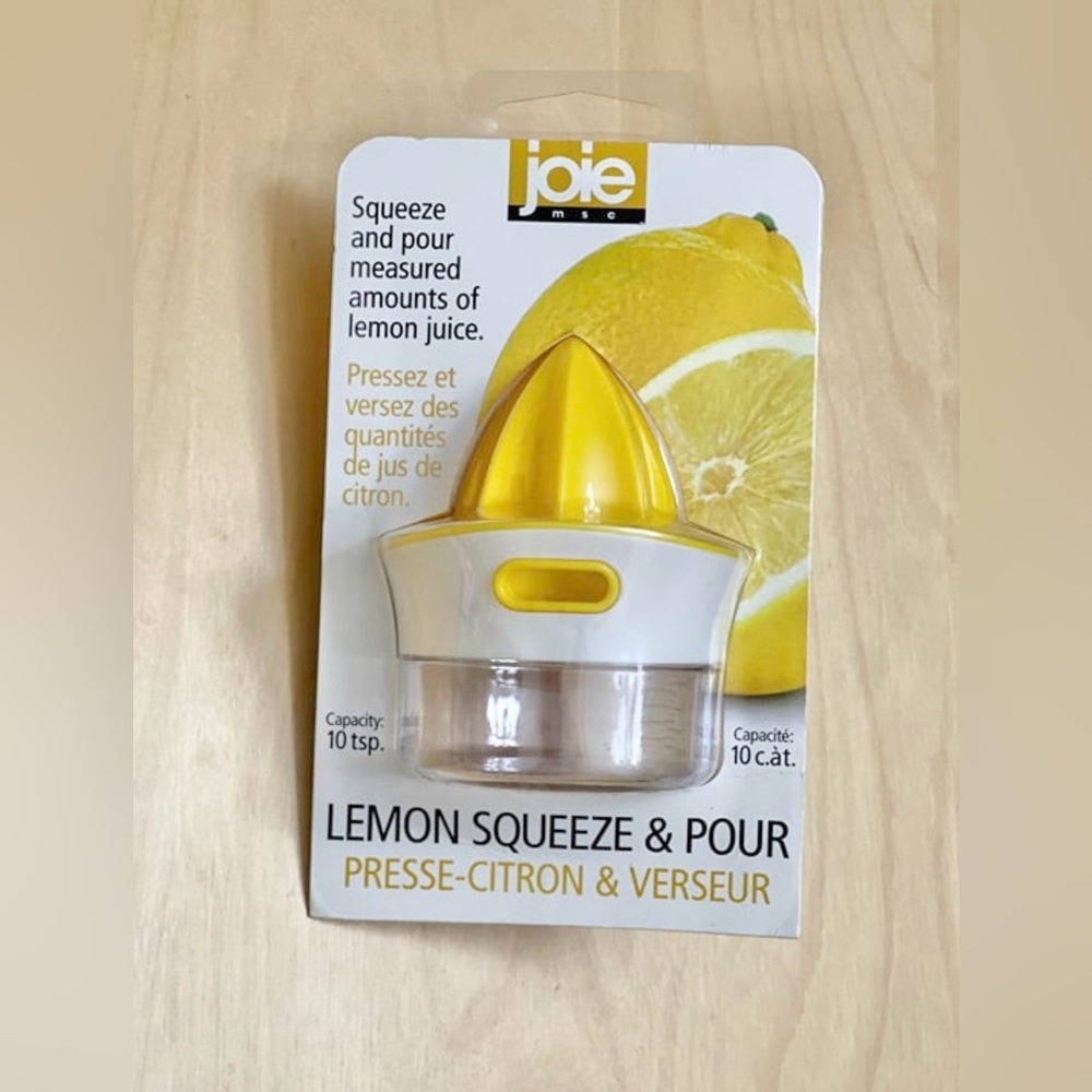 NEW Joie Kitchen Gadgets Joie Squeeze and Pour Juicer Reamer